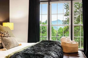 6 bedrooms, in-room safe, desk, iron/ironing board