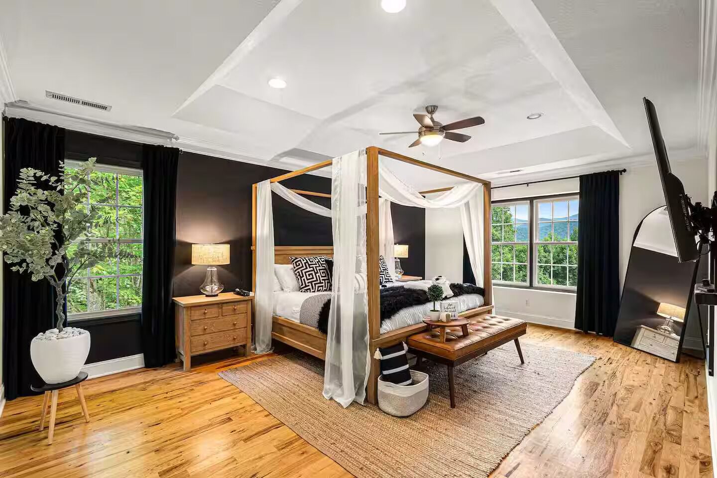6 bedrooms, in-room safe, desk, iron/ironing board