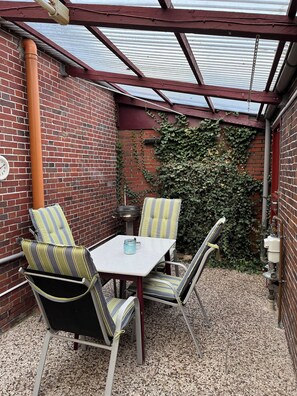 Outdoor dining - Beautiful vacation home in East Frisia (Südbrookmerland)