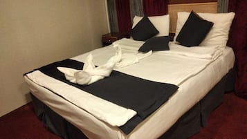 Habitación Deluxe doble | Ropa de cama de alta calidad, cortinas opacas, sistema de insonorización