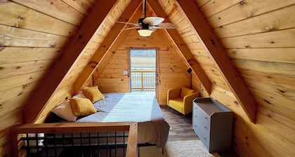 Cozy Tiny Home Retreat - Near RRG Hiking + Hot Tub