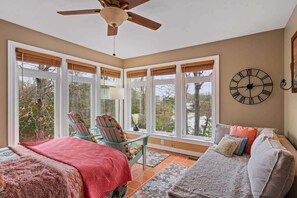 4 chambres, fer et planche à repasser, lit parapluie, Wi-Fi