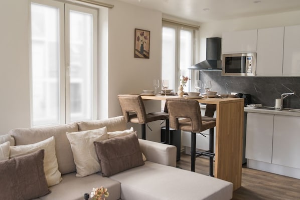 Smart TV - Central 1BR & 1LR-5min Walk to Gravensteen Castle (Ghent)