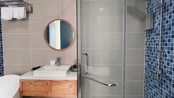 Kamar Double Standar, Bebas Asap Rokok, AC | Kamar mandi | Handuk