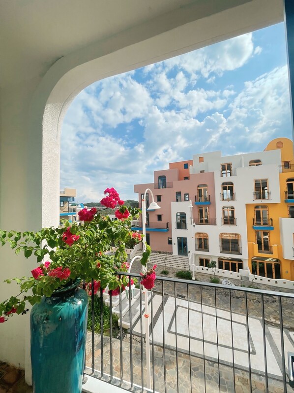 Standard Double Room, Non Smoking, Air conditioning | Blackout drapes, free WiFi, bed sheets