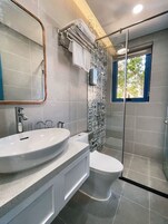 Panoramic Double Room, Non Smoking, Air conditioning | Bathroom | Towels