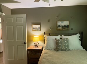 2 bedrooms, WiFi, bed sheets - Charming Cottage in Marion - Perfect for a cozy getaway (Marion)