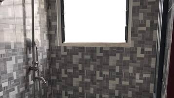 Chambre Double Classique, balcon, vue montagne | Salle de bain