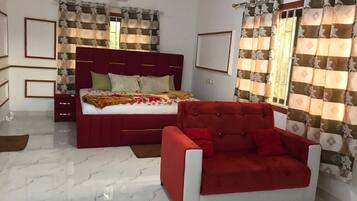 Chambre avec lits jumeaux, balcon, vue montagne