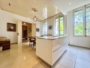 Interior - Bourgeois House – 15 Guests | Pool | City Center | Garden | 6 Bedrooms | A/C (Salon-de-Provence)