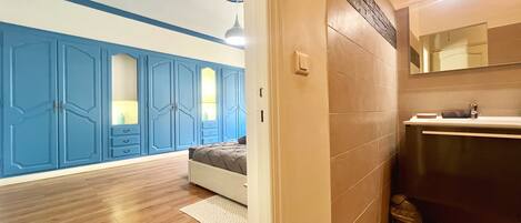 6 bedrooms, iron/ironing board, free WiFi, bed sheets