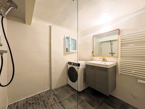 Shower, towels, soap, shampoo - T2 in the center of Le Pradet, 10 min from the beach (Le Pradet)