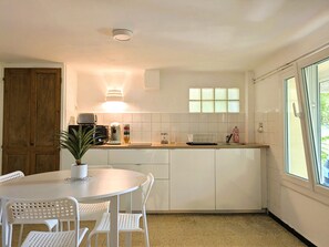 Dining - T2 in the center of Le Pradet, 10 min from the beach (Le Pradet)