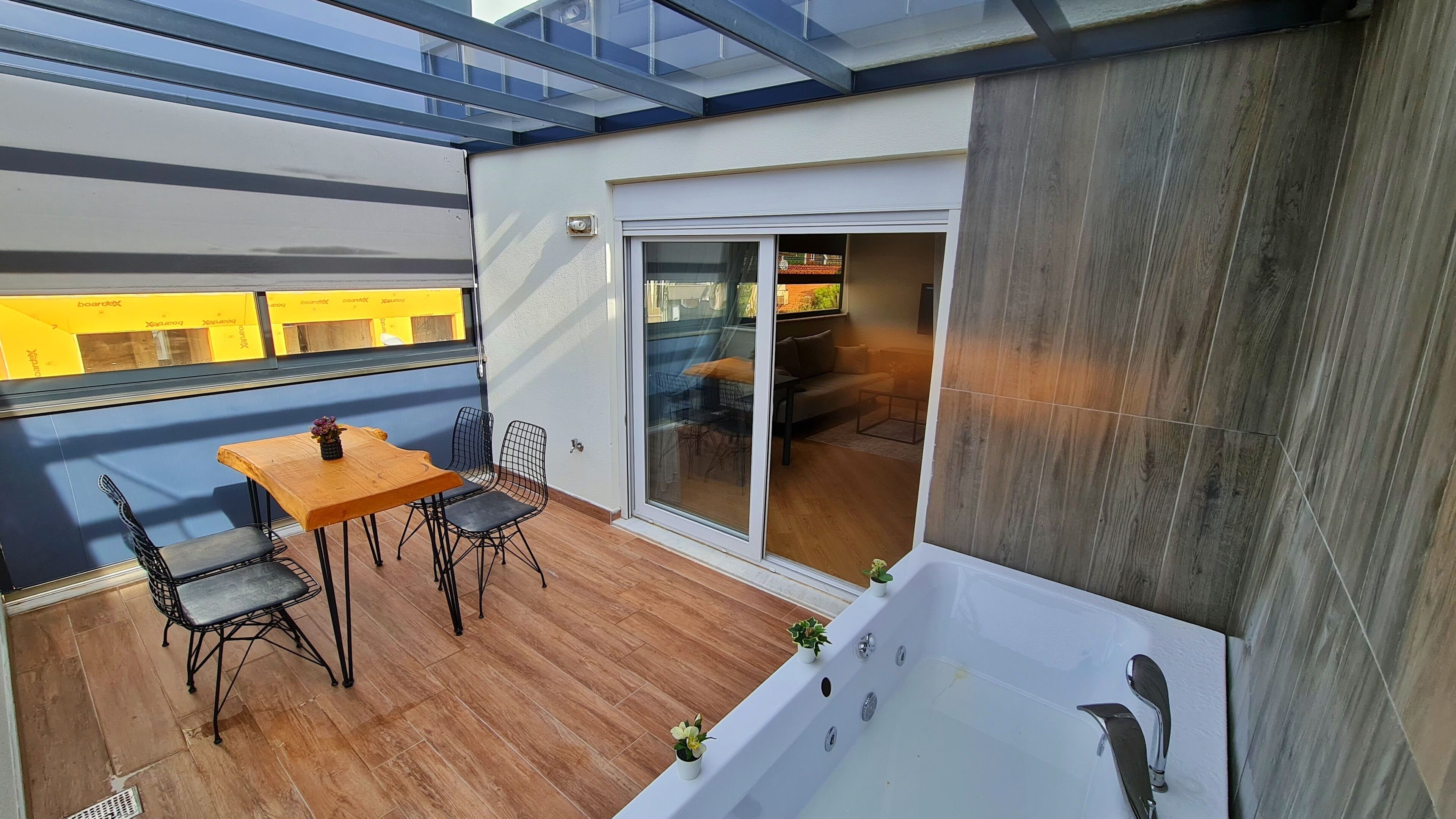 Penthouse Deluxe, 1 chambre, baignoire à jets | Terrasse/Patio