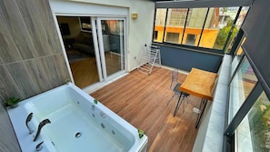 Deluxe Penthouse, 1 Bedroom, Jetted Tub | Terrace/patio