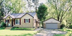 Exterior - Ranch in country. 3 bed 2 bath, beautiful 1 acre. Long short term available (Davison)