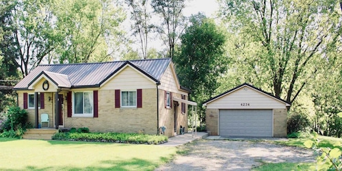 Ranch in country. 3 bed 2 bath, beautiful 1 acre. Long short term available