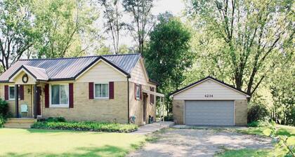 Ranch in country. 3 bed 2 bath, beautiful 1 acre. Long short term available