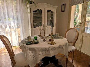 Dining - Charming Guest Room in Montargis (Montargis)