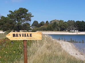 Beach - Charming house in Réville with Wi-Fi, near GR223 (Réville)