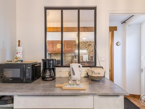 Interior - Charming house in Réville with Wi-Fi, near GR223 (Réville)