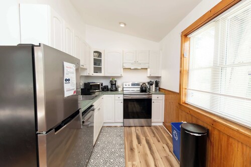 Entire 1 Bdrm house, 5 mins from NWMC and DwnTwn