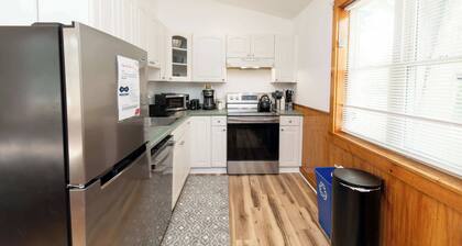 Entire 1 Bdrm house, 5 mins from NWMC and DwnTwn