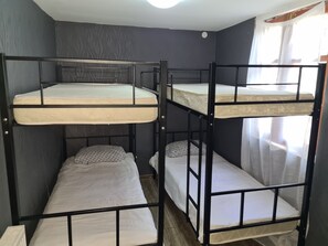 3 quartos, ferros/tábuas de passar roupa, Wi-Fi, roupa de cama