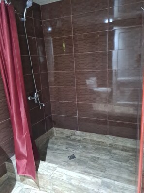 Shower, hair dryer, towels, soap - Casa Bonita in Tbilisi (T'bilisi)