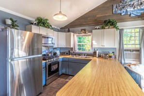 Mikroaaltouuni, uuni, liesi, astianpesukone