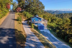 Exterior - Enjoy spring in the mountains of Franklin, NC! Welcome to Traces of Heaven. (Franklin)