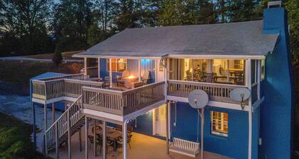 Pet-friendly with beautiful views and hot tub! Welcome to Traces of Heaven!