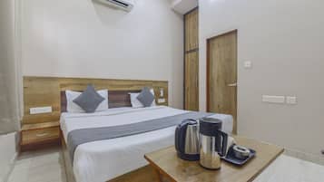 Deluxe Double Room, Balcony, Garden View | Soundproofing, iron/ironing board, free WiFi