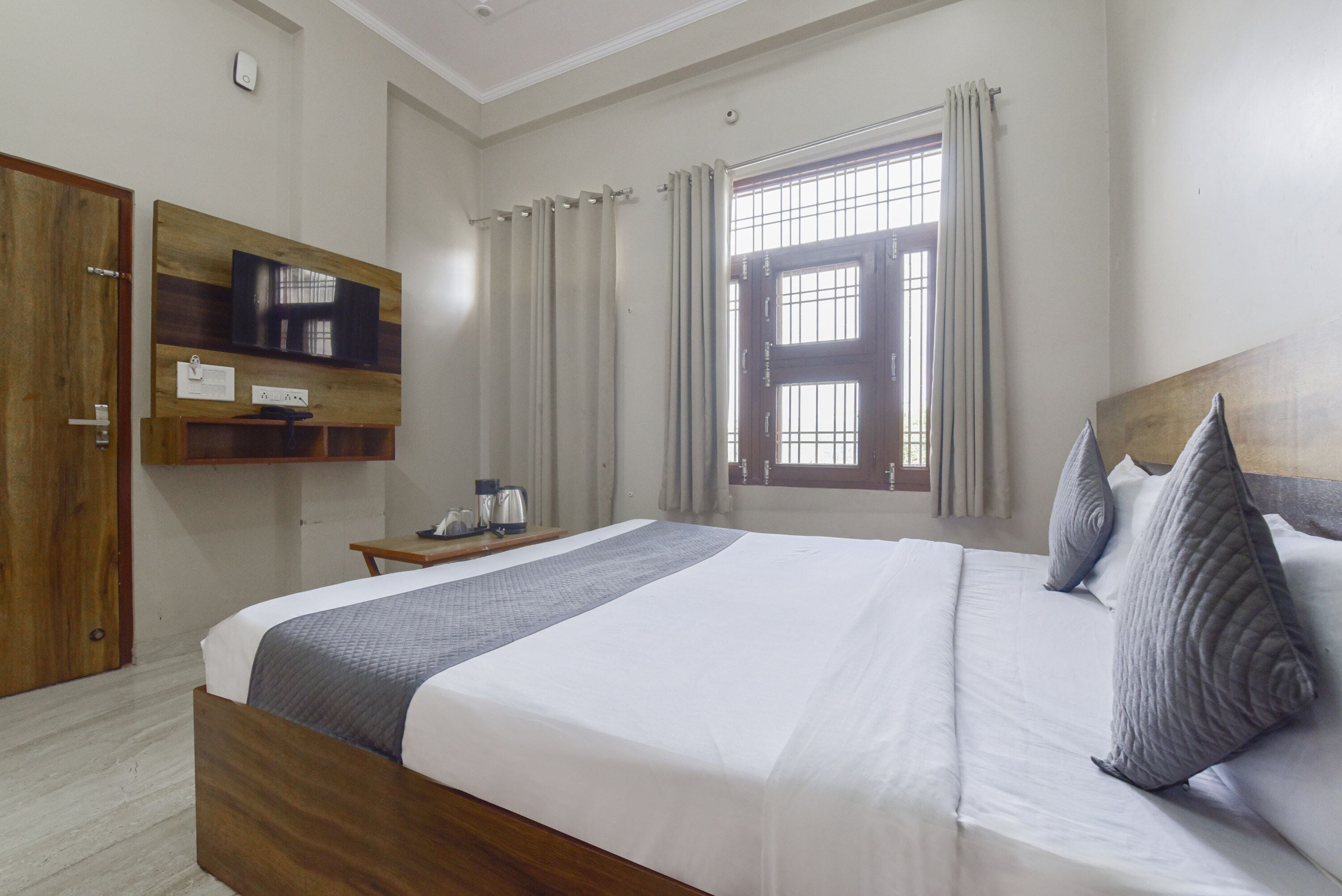 豪華雙人房, 陽台, 花園景觀 | 隔音、熨斗/熨衣板、免費無線上網