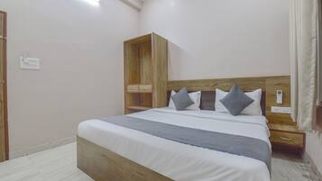 Double Room, City View | Soundproofing, iron/ironing board, free WiFi