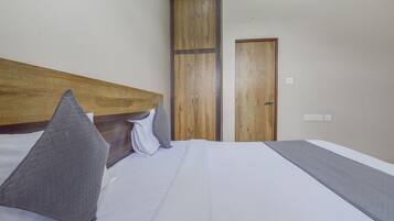 Chambre Double Deluxe, balcon, vue jardin | Chambres insonorisées, fer et planche à repasser, Wi-Fi gratuit