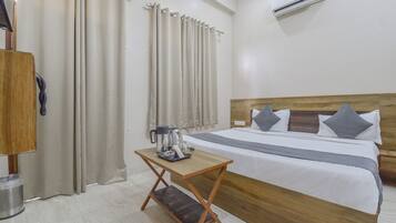 Kahden hengen deluxe-huone, parveke, näköala puutarhaan | Äänieristys, silitysrauta/-lauta, ilmainen Wi-Fi