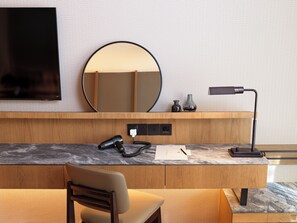 In-room safe, desk, laptop workspace, soundproofing - Pendeli Resort (Platres)