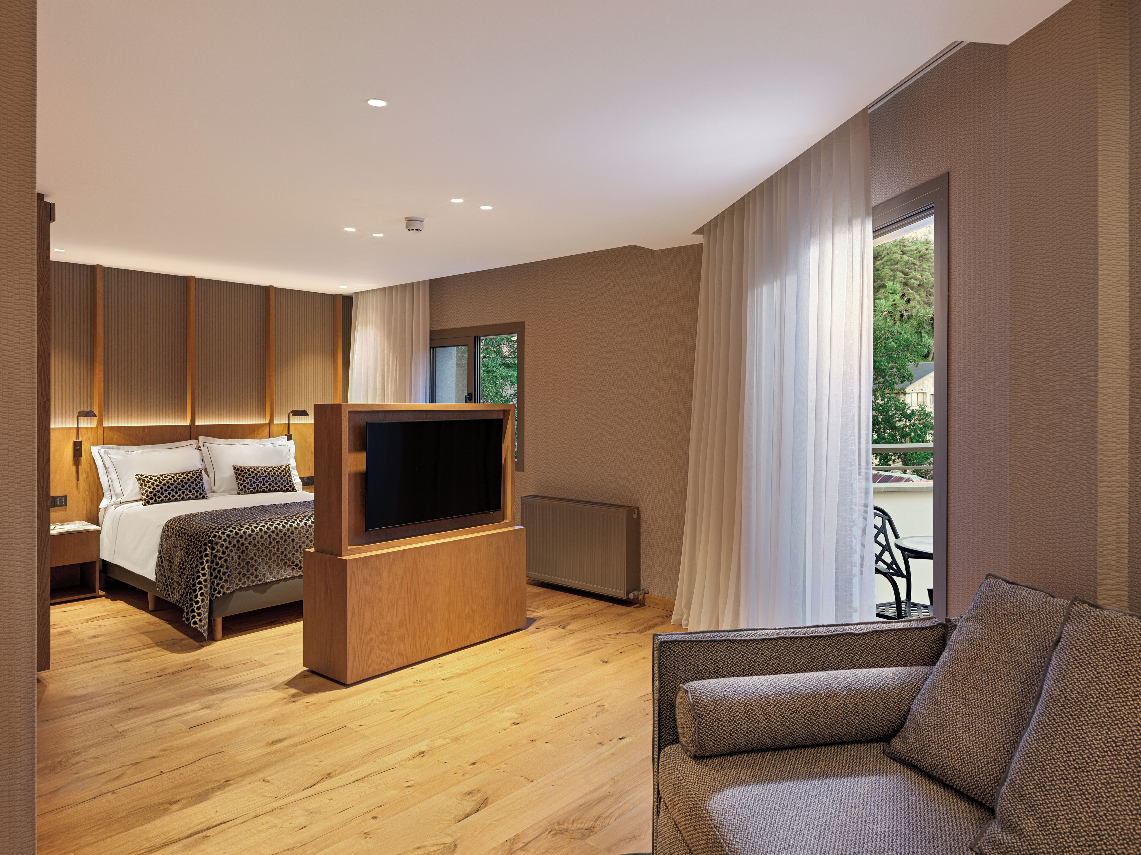 Superior Accessible Room - PRM | In-room safe, desk, laptop workspace, soundproofing