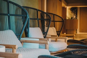 Couples treatment rooms, sauna, hot tub, steam room, hot springs