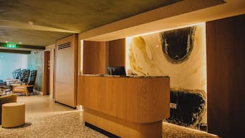 Salas de tratamientos para parejas, sauna, bañera de hidromasaje