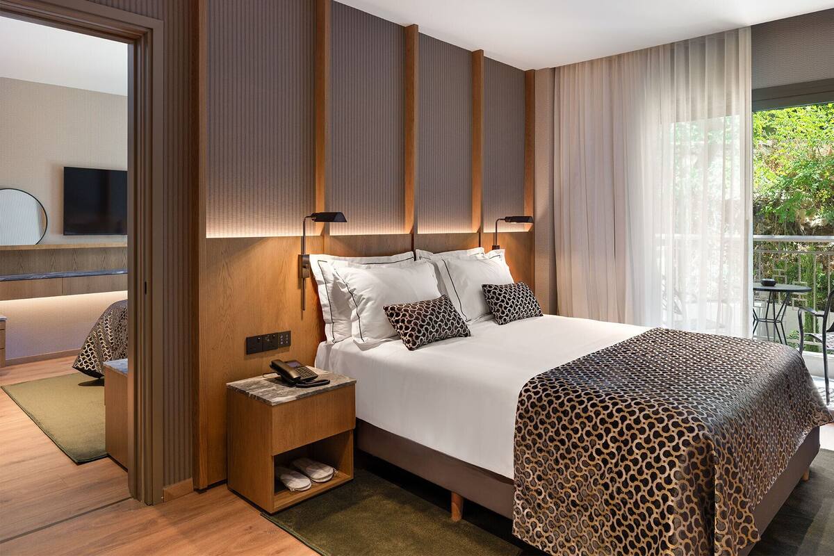 Superior Family-Two Interconnecting Room | In-room safe, desk, laptop workspace, soundproofing