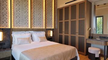 Suite Junior, balkon, pemandangan gunung | Brankas, meja kerja, ruang kerja ramah laptop, dan kedap suara