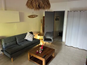 Living area - Seasonal rental large furnished T4 in sainte-Anne (Sainte-Anne)