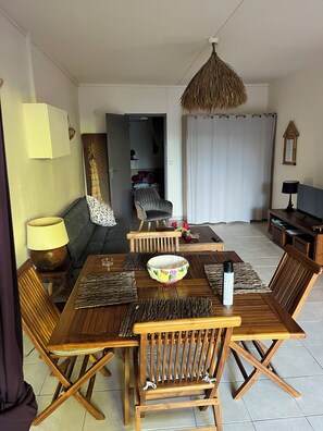 Living area - Seasonal rental large furnished T4 in sainte-Anne (Sainte-Anne)