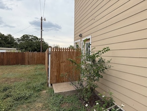 المنطقة المحيطة بالمنشأة