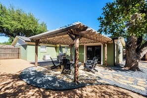 تناول الطعام بالخارج