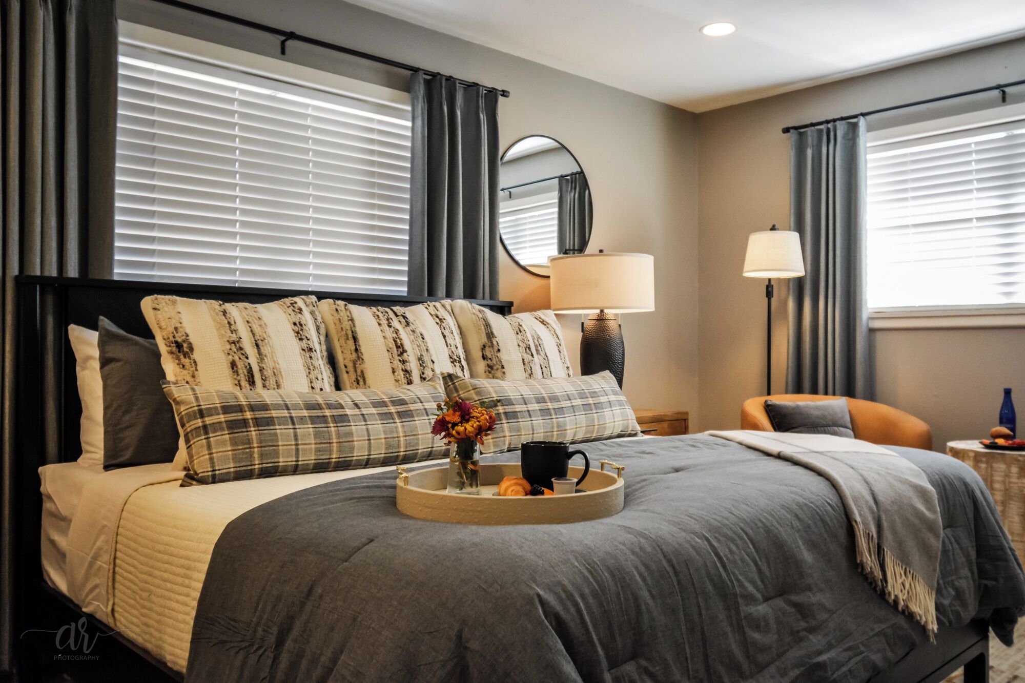 3 habitaciones, escritorio, tabla de planchar con plancha y wifi gratis 