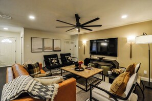 智能电视、电子游戏