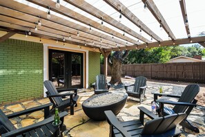 Terrace/patio - Howdy Y’all Ranch | Luxe Western Retreat (Abilene)